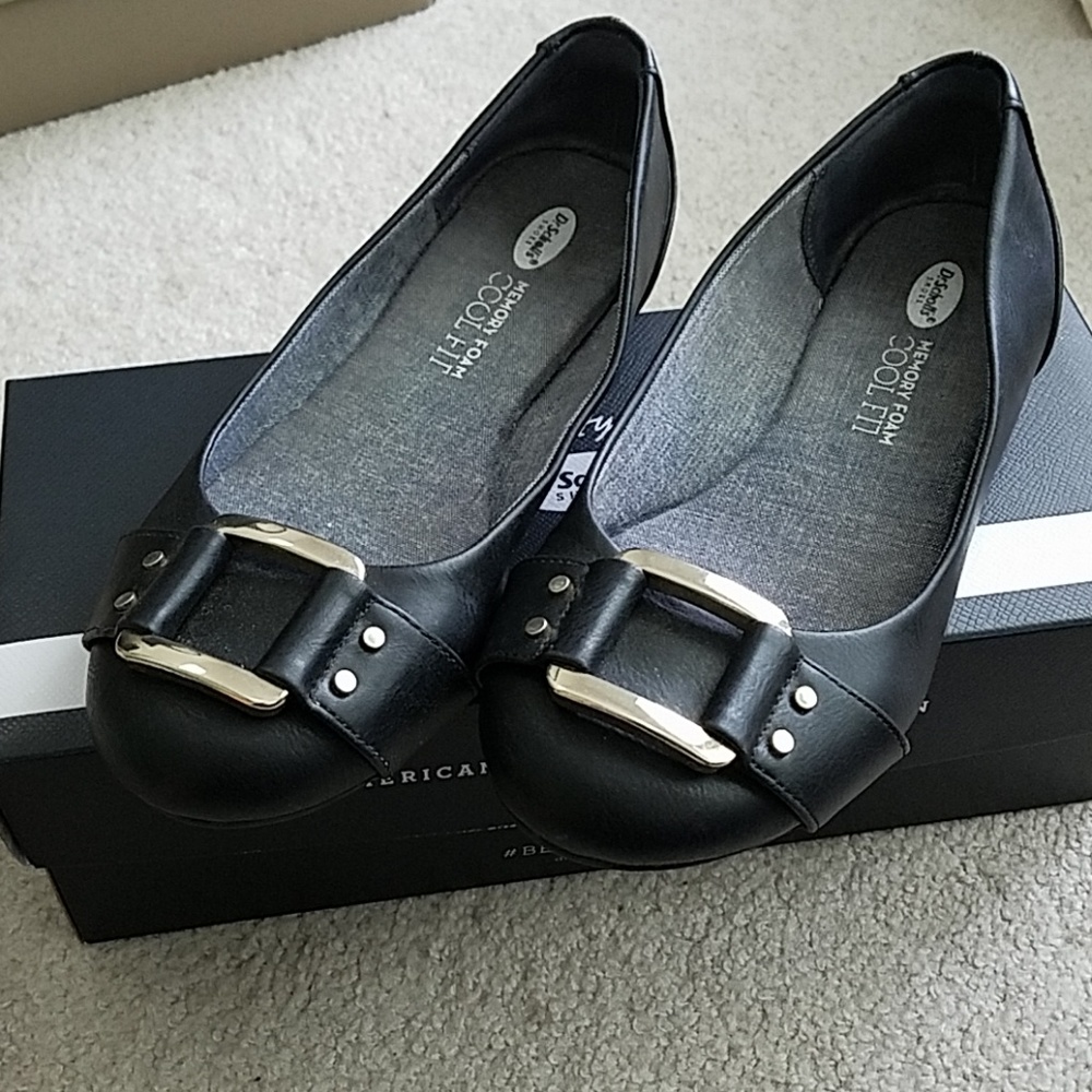 Dr Scholl's black memory foam flats